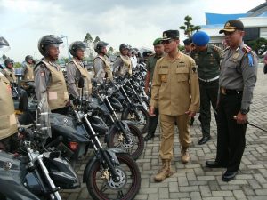Foto: Bupati Simalungun Saat memeriksa Kesiapan Pasukan Operasi Ramadniya 2016