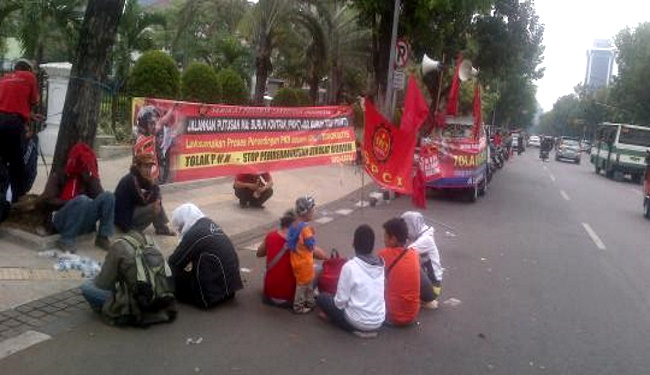 Karyawan Carrefour Berunjuk Rasa, Tuntut Manajemen Tak Bertindak Sewenang-wenang