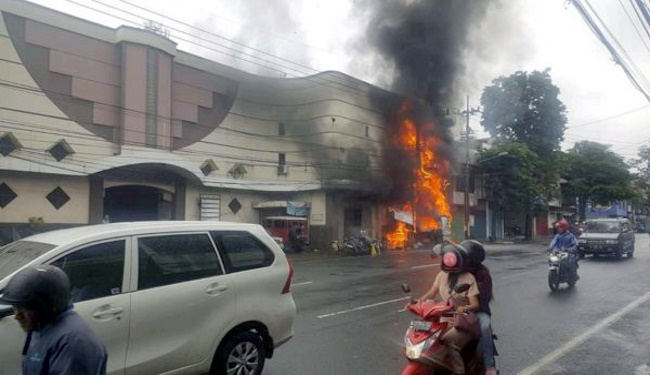 Akibat Tumpahan Bensin Di Lantai Satu Kios Hangus Terbakar