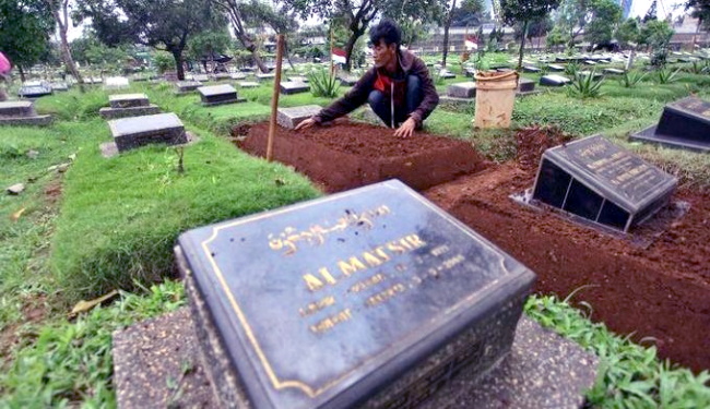 Sudin Pemakaman JakPus Kucurkan Dana Rp. 1,2 M Untuk Gaji Petugas Kebersihan Makam