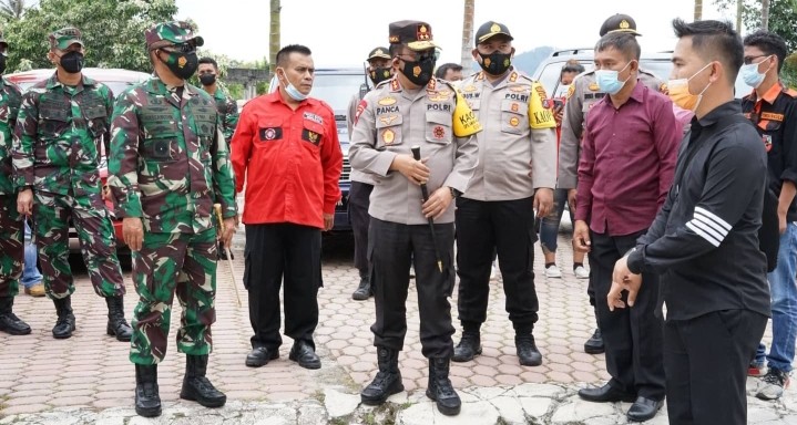 Kapolda Sumatera Utara Bersama Pangdam I/BB Pantau Jalannya Perayaan Ibadah Paskah di Gereja HKBP Resort Parapat