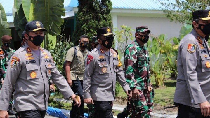 Kapolda Sumut Dampingi Kalemdiklat Polri dan Danjen Akademi TNI Tinjau Satlat Macan Latsitardanus XLI di Simalungun