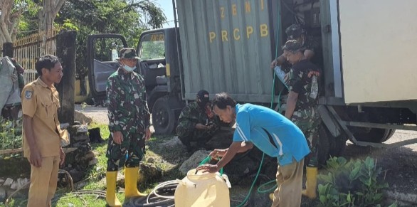 Zeni TNI AD Gunakan Teknologi Reverse Osmosis Untuk Distribusikan Air Siap Konsumsi Bagi Warga Terdampak Bencana Bima