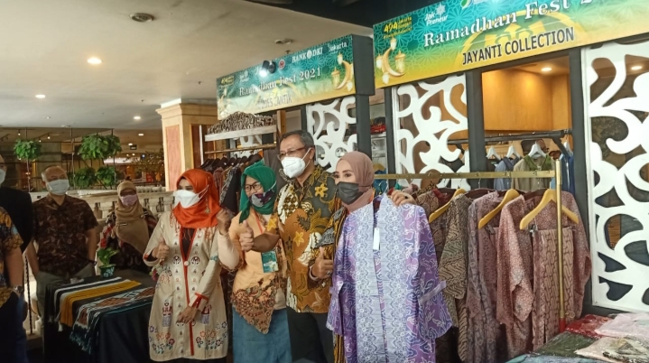 Booth IKM Cempaka Putih Tampil Memukau di Ramadhan Fest 2021, Wako Jakpus Beri Pujian