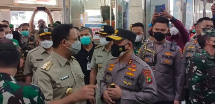 Gubernur DKI Jakarta Tinjau Langsung Lonjakan Pengunjung Pasar Tanah Abang