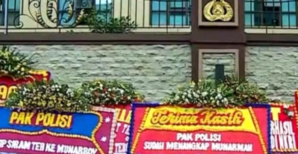 Mabes Polri Dapat Ratusan Karangan Bunga Setelah Densus 88 Tangkap Munarman