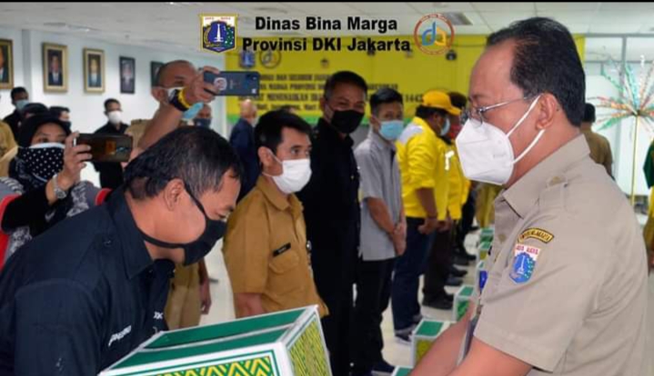 Kadis Bina Marga Provinsi DKI Jakarta, Beri Bingkisan Paket Sembako