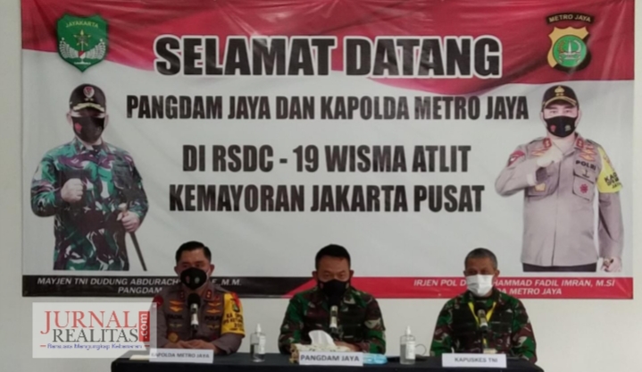 Pangdam Jaya, Kapolda Metro Jaya, dan Kapuskes TNI Kunjungi Pasien Covid-19 di RSDC-19 Wisma Atlet-Kemayoran Gunakan APD Lengkap