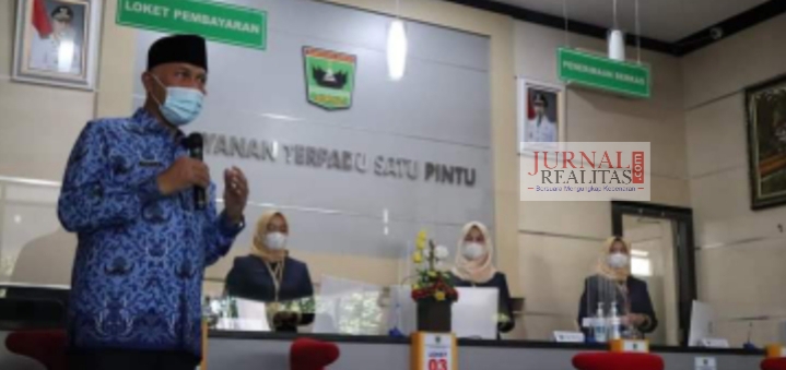 Gubernur Sumbar Resmikan Ruang Layanan Konsultasi Hukum di DPMPTSP