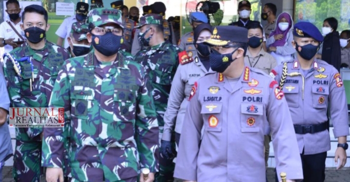 Panglima TNI dan Kapolri Tinjau Vaksinasi Massal di JIEXPO dan Pesantren Al-Hamidi Jakarta