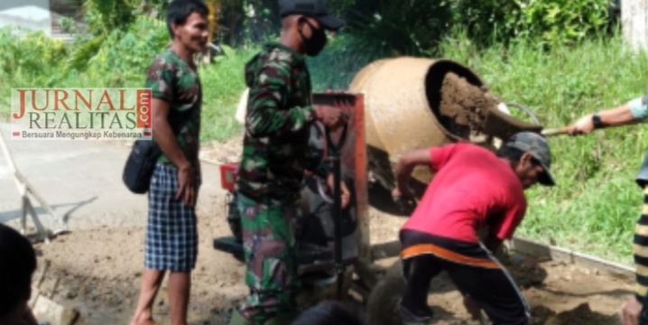 Gelar Karya Bakti, Satgas Yonif 144/JY Perbaiki Jalan Desa Semareh