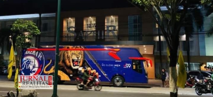 Bus Arema FC Diserang Gerombolan Orang Tidak Dikenal