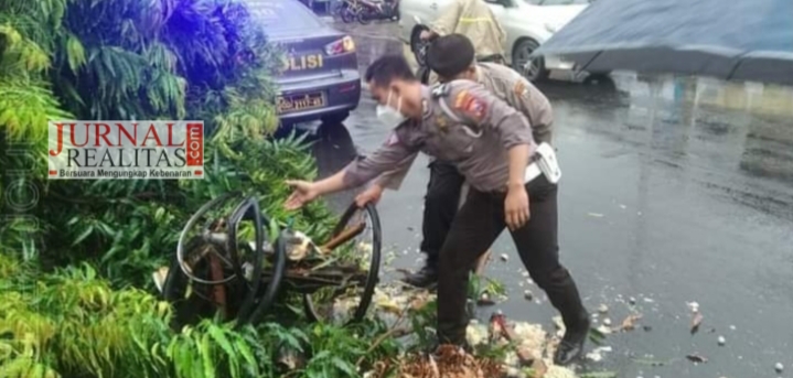 Penjual Bakso Tewas Tertabrak Truk di Kediri