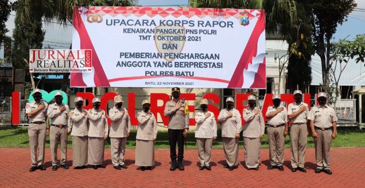 Kapolres Batu Naikkan Pangkat 3 ASN, Beri Penghargaan Anggota Polri Yang Berprestasi