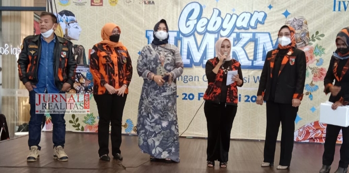 DPC Srikandi Pemuda Pancasila Kabupaten Bekasi Ikuti Fashion Show di Gebyar Bazar UMKM