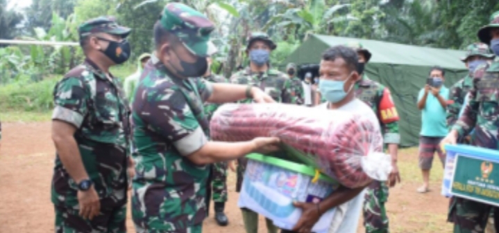 Kasad Tinjau Langsung Kesigapan Penanganan Bencana di Pasaman Barat