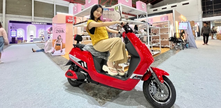 Menutup Akhir Tahun, Bellashoes Jkt Bagi Hadiah 1 Unit Sepeda Motor