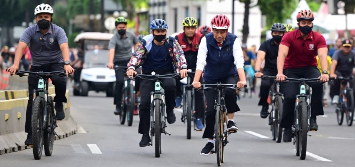 Minggu Pagi, Presiden Jokowi Bersepeda di Kawasan CFD Sudirman-Thamrin