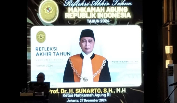 Ketua Mahkamah Agung RI Sampaikan Refleksi Akhir Tahun 2024, Jurnalis Antusias Tanya Jawab